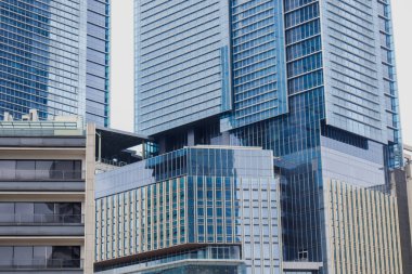 MH Thamrin caddesinde beş yıldızlı lüks Park Royal Hotel ve Agora Alışveriş Merkezi. Jakarta, Endonezya - 04 01 2025
