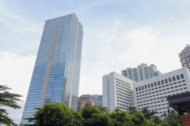 Sudirman caddesindeki Sahid Sudirman Center inşaat kulesi. Jakarta, Endonezya - 04 01 2025