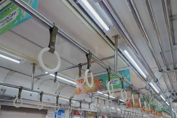 KRL banliyö treninin iç görüntüsü. Jakarta, Endonezya - 04 04 04 2025