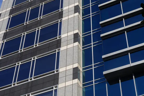 Bir binanın ön görüntüsü. Jakarta, Endonezya - 04 04 04 2025