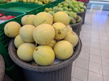 Süpermarkette kavun görüntüsü