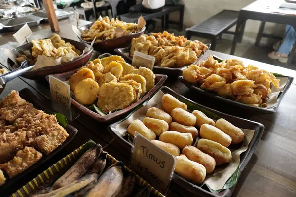 Geleneksel Gorengan Görünümü Tahta Masada