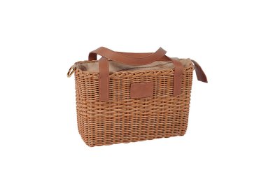 Deri kayışlı dokunmuş sepet.