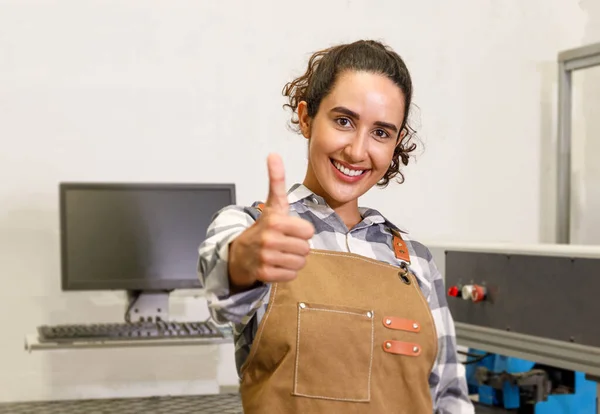 Portrait Young Latin Woman Carpenter Looking Camera Smiling Good Hands — Stock Photo, Image