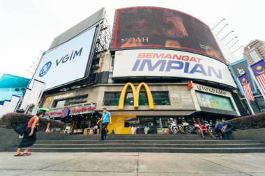 McDonald 's Bukit Bintang kavşağı, McDonalds Malezya' daki ilk restoran Jalan Bukit Bintang, KL 'de açıldı. 1982 'de. Turist eğlencesi.