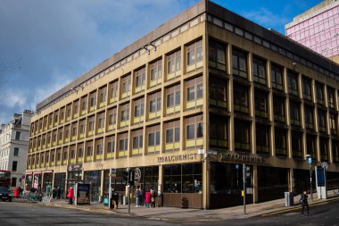 Glasgow İskoçya: 12 Şubat 2024: Simyacı George Street Glasgow