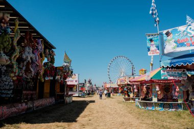 Newcastle UK: 26 Haziran 2024: Güneşli bir günde Newcastle Hoppings lunaparkı