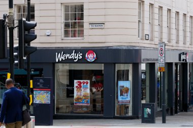 Leeds England: 3 Haziran 2024: Wendy 'nin Amerika Burger Zinciri İngiltere' de hızla büyüyor. Dış görünüş