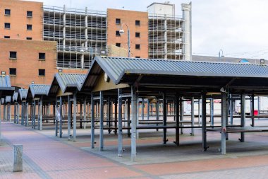 Leeds England: 3 Haziran 2024: Victoria Quarter geleneksel market tezgahları, boş insan veya mağaza yok