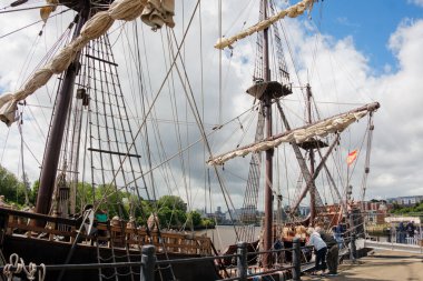 Newcastle UK: 28 Haziran 2024: Galeon Andalucia Spillers Wharf 'a kenetlendi