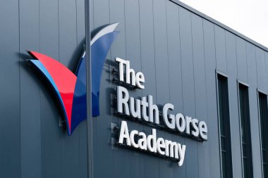 Leeds England: 3 Haziran 2024 Leeds Ruth Gorse Akademisi dış tabela