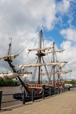 Newcastle UK: 28 Haziran 2024: Galeon Andalucia Spillers Wharf 'a kenetlendi