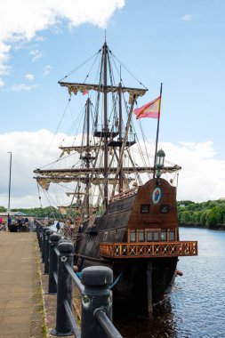 Newcastle UK: 28 Haziran 2024: Galeon Andalucia Spillers Wharf 'a kenetlendi