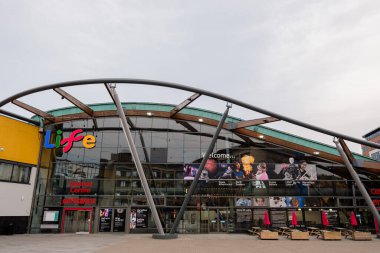 Newcastle on Tyne UK: 19 Şubat 2024: Times Meydanı Yaşam Merkezi dış mekan inşa ediyor (tanıtım posterleri hariç))