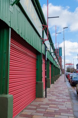 Glasgow İskoçya: 12 Şubat 2024: Barras Pazarı güneşli bir gün. McIver 'ın Market dış görünüşü