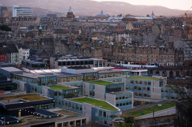 Edinburgh İskoçya: 13 Şubat 2024: Carlton Hill 'in karanlık çöktüğünde gözlem noktası. İş Ağı Edinburgh