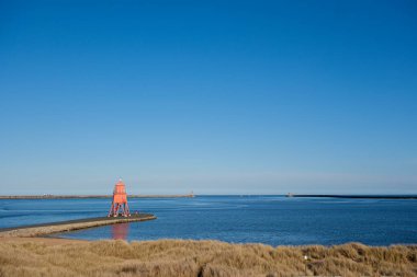 South Shields UK: 22 Şubat 2024: Güney Shields Littlehaven Plajı 'nda güneşli bir kış günü