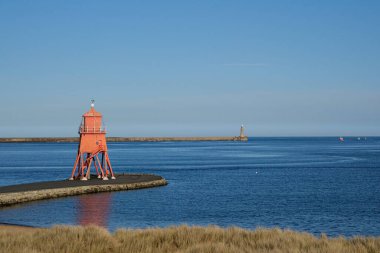 South Shields UK: 22 Şubat 2024: Güney Shields Littlehaven Plajı 'nda güneşli bir kış günü