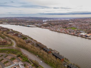Tyne 'daki Newcastle: 27 Şubat 2025: Newcastle Business Park, Tyne, Newcastle Gateshead ve Dunston' dan havadan görüntüleme