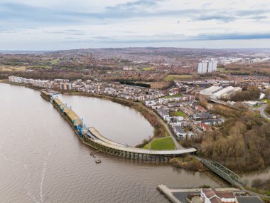 Gateshead: 27 Şubat 2025: Newcastle, Tyne Nehri üzerindeki Dunston Stadyumlarının hava manzarası.