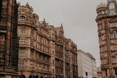 Edinburgh İskoçya: 19 Ekim 2022: Edinburgh Şehri Sonbahar Jenners ve İskoç mimarisi