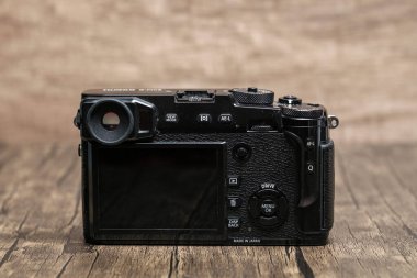 Newcastle UK: 11 Aralık 2024: Fuji kameraları, Fujifilm, Xpro 2 arka plan izole edildi