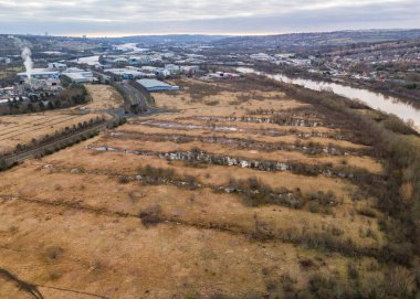 Newcastle UK: 2 Mart 2025: Newburn Business Park, bomboş arazi ve insansız hava aracı görüntüleri ile geliştirildi