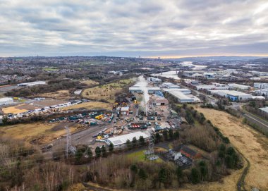 Newcastle UK: 2 Mart 2025: Newburn Business Park Endüstriyel Gelişimi insansız hava aracı bakış açısından Newcastle sitelerinin batısında