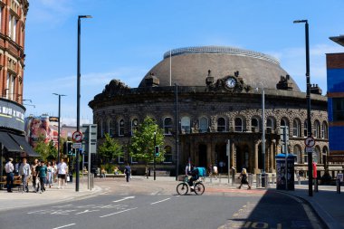 Leeds UK: 2 Haziran 2024: Leeds Corn Exchange serin ve ilginç mağazaları olan kapalı alan alışveriş merkezi