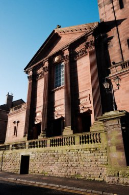 Glasgow İskoçya: 8 Ocak 2025: Güneşli bir günde St. Aloysius Kilisesi dış görünümü