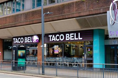 Leeds UK: 3 Haziran 2024: Leeds 'in dışındaki Taco Bell Fast yemek restoranı