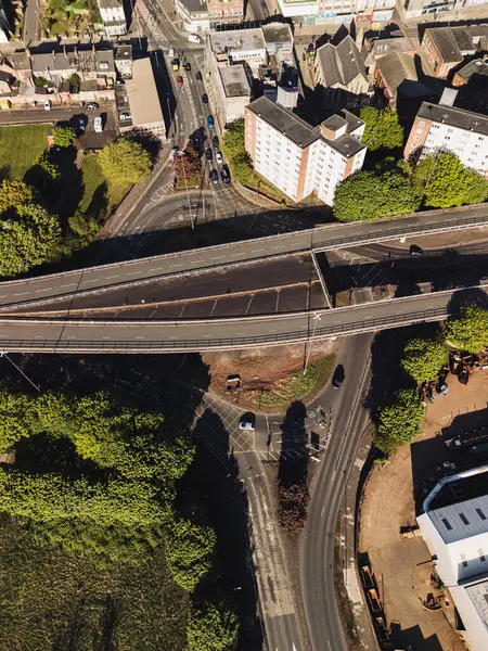 Gateshead UK: 10 Mayıs 2025: Gateshead Highway (A167) üstgeçidi tehlikeli yol kapatıldı ve yıkılması planlanıyor. İHA ile yukarıdan aşağıya hava görüntüsü