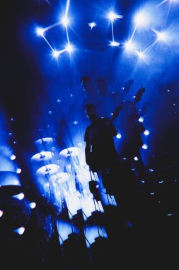 Glasgow İskoçya: 18 Mayıs 2025: Mogwai grubu Glasgow Barrowland meydanında canlı performans sergiliyor. Bas gitarist Dominic Aitchison