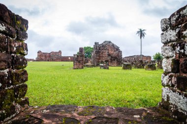 Encarnacion, Paraguay 'daki eski Santisima Trinidad manastırı kalıntıları..