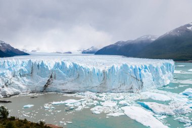 Perito Moreno buzulunun panoramik manzarası, Arjantin