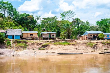 iquitos, peru. 10th september, 2022: shanty village at peruvian amazon riverbank