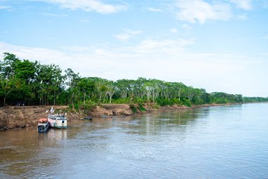 iquitos, peru. 10th september, 2022: shanty village at peruvian amazon riverbank
