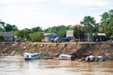 iquitos, peru. 10th september, 2022: shanty village at peruvian amazon riverbank