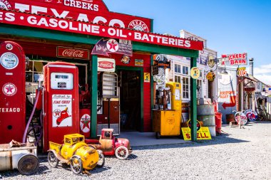burkes pass, new zealand. 8th february, 2023: views of old burkes pass, inspired in route 66 