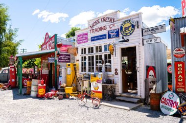burkes pass, new zealand. 8th february, 2023: views of old burkes pass, inspired in route 66 