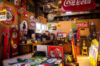 burkes pass, new zealand. 8th february, 2023: views of old burkes pass, inspired in route 66 
