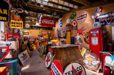 burkes pass, new zealand. 8th february, 2023: views of old burkes pass, inspired in route 66 