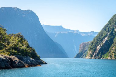 Yeni Zelanda 'daki Fiordland Ulusal Parkı manzarası