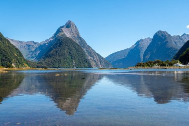Yeni Zelanda 'daki Fiordland Ulusal Parkı manzarası