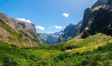 Yeni Zelanda 'daki Fiordland Ulusal Parkı manzarası