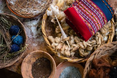 Alpaka yününden yapılmış Peru el sanatları