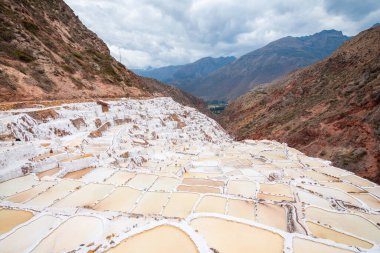 Maras tuz madeni panoramik görünümü, Peru