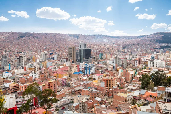 La paz, Bolivya. 14 Ekim 2023: La Paz şehrinin panoramik manzarası, Bolivya