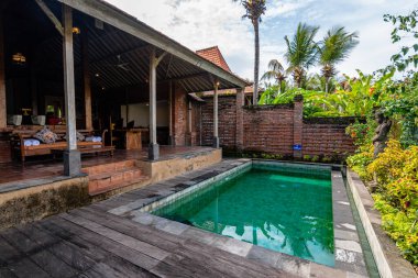 Ubud, Endonezya. 13 Mart 2023: Ubud, Endonezya 'daki balerin lüks villa manzarası