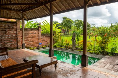 Ubud, Endonezya. 13 Mart 2023: Ubud, Endonezya 'daki balerin lüks villa manzarası